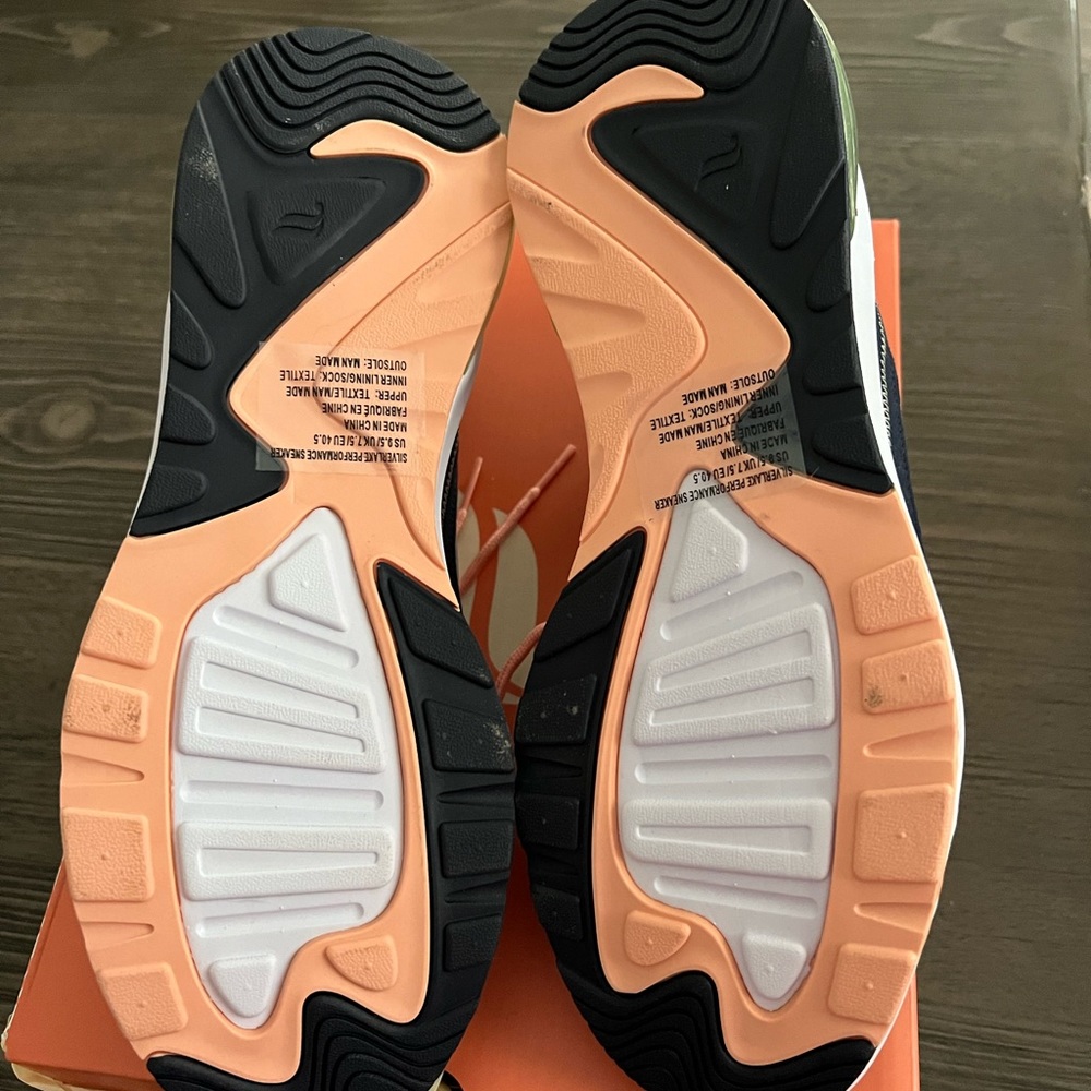 Fabletics Sneakers - Picture 4 of 8